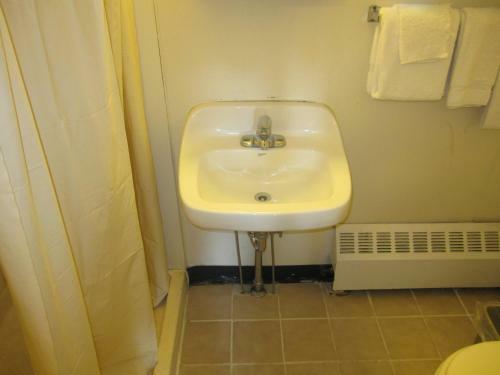 Motel Passport Inn Utica