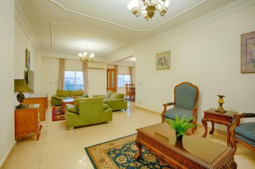 Elegant Bright & Cozy Apartment Near Downtown Mall