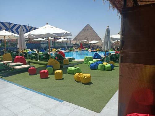 New Regency Pyramids View Hotel