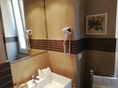 Hostal Les Chambres De La Place