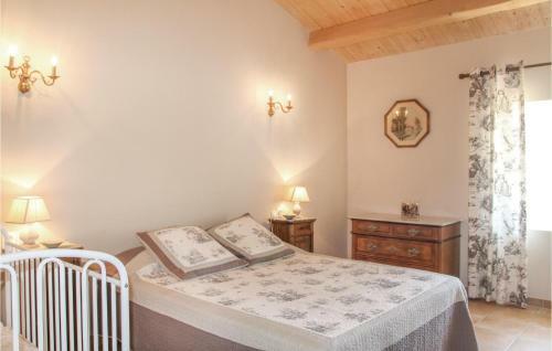 Five-bedroom Holiday Home In Cairanne
