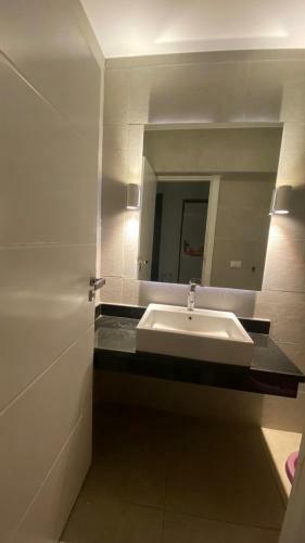 Apartment Near Pyramids And Malls