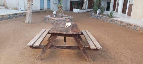 Hotel Oasis Fighting Kangaroo