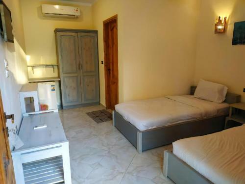 Hotel New Happy Land