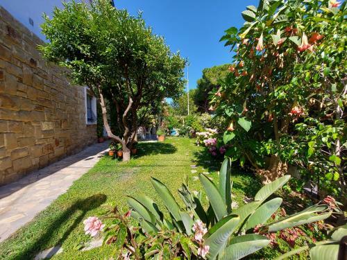 Apartamento Comodo Con Giardino E Patio