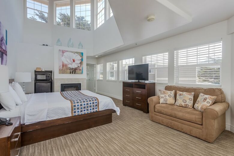 Pacifica Beach Hotel