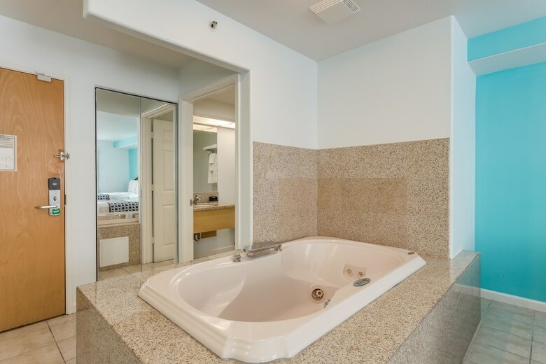 Pacifica Beach Hotel