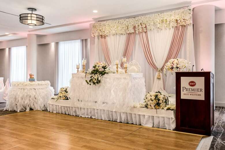 Coast Plaza Hotel And Conference Center
