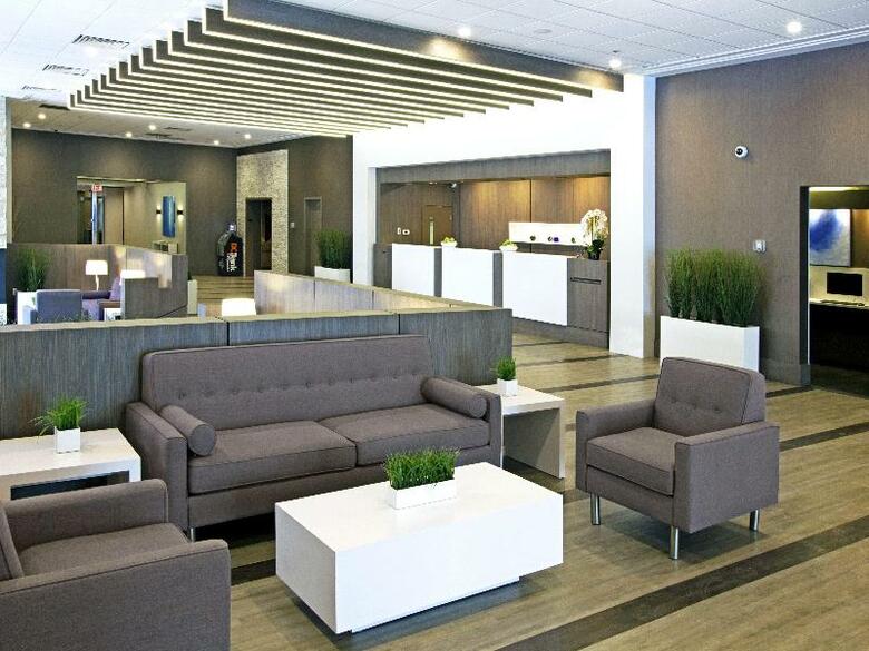 Coast Plaza Hotel And Conference Center