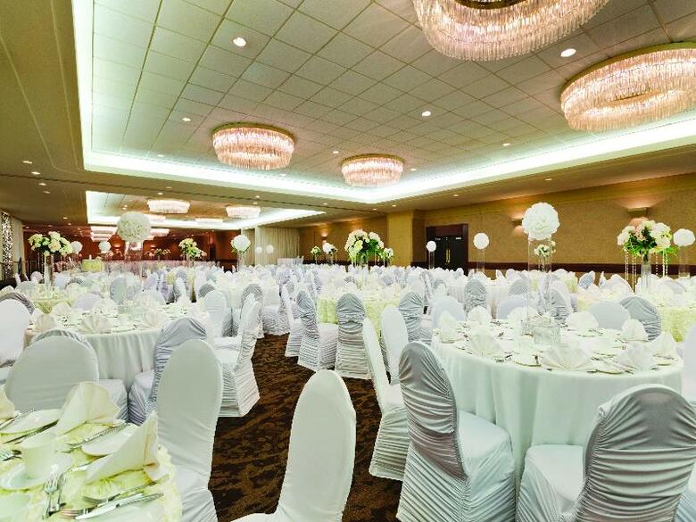 Coast Plaza Hotel And Conference Center