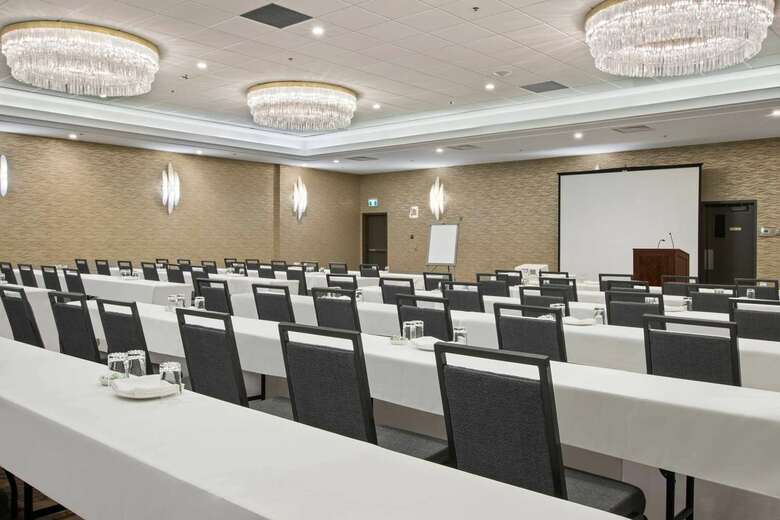 Coast Plaza Hotel And Conference Center