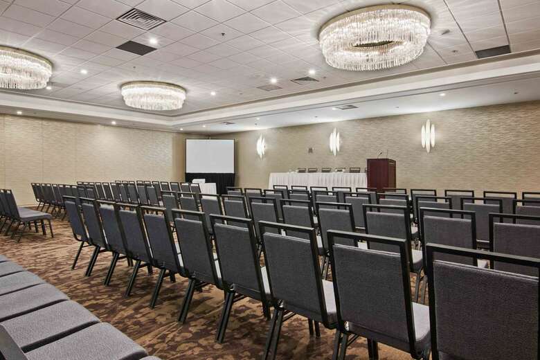 Coast Plaza Hotel And Conference Center