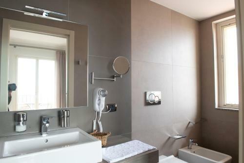 Hostal Torrevarata - Guest Rooms