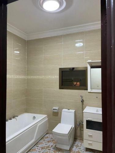 Une Villa de Trois Chambres Avec Piscine Et Jardin
