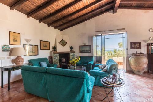 Villa Stay On A Solitary Beach
