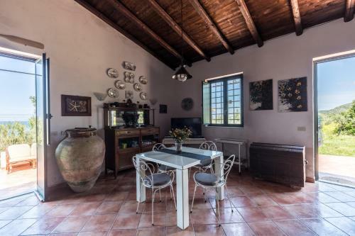 Villa Stay On A Solitary Beach