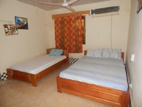 Hostal Akomapa Village
