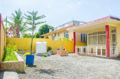 La Caverna House