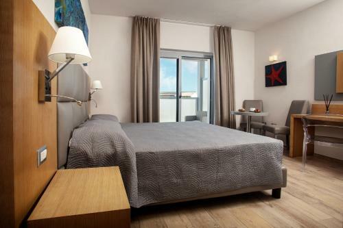 Hostal Capotesta Luxury Rooms