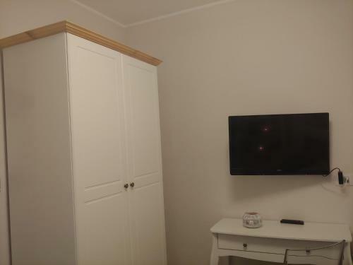 Bed & Breakfast Tiny Room