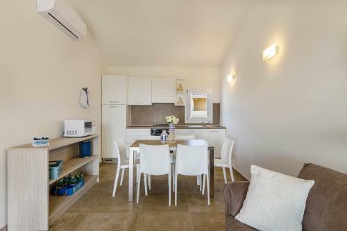 Caneis Apartments