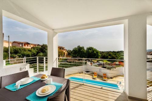 Caneis Apartments