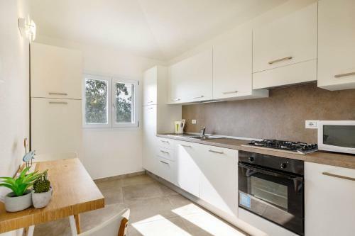 Caneis Apartments