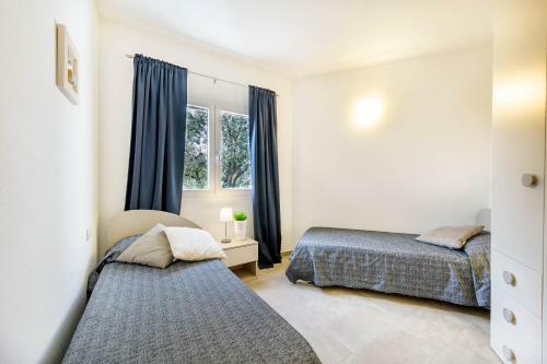 Caneis Apartments
