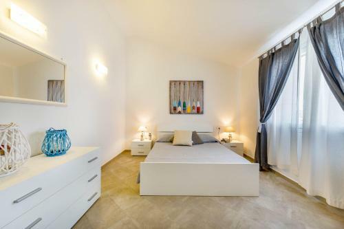 Caneis Apartments