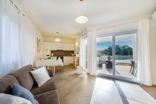 Caneis Apartments