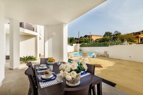 Caneis Apartments
