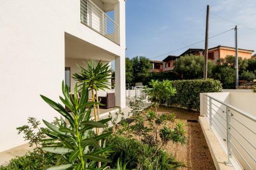 Caneis Apartments