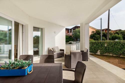 Caneis Apartments