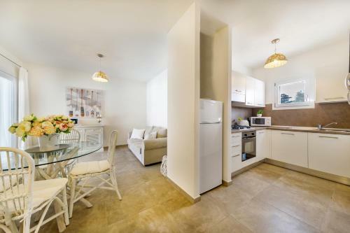 Caneis Apartments