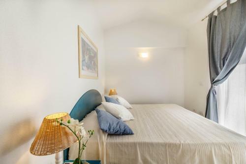 Caneis Apartments