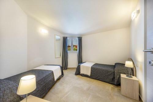 Caneis Apartments