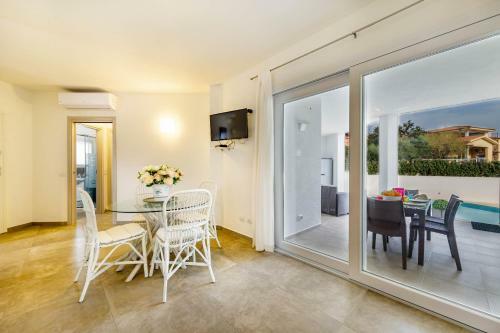 Caneis Apartments