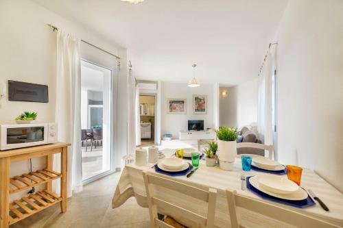 Caneis Apartments
