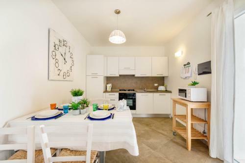Caneis Apartments
