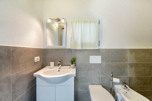 Caneis Apartments