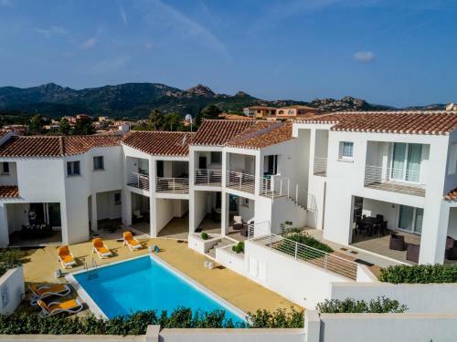 Caneis Apartments