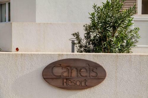 Caneis Apartments