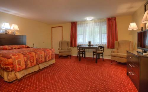Motel Colonial Village Resort