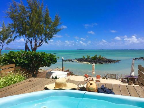 Meerana Cheerful Beachfront Cottage With Jacuzzi