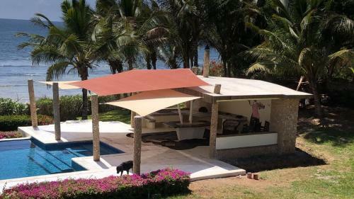Rozzies Beach Villa Kilifi