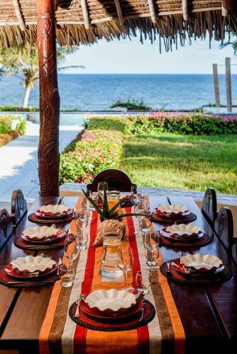 Rozzies Beach Villa Kilifi