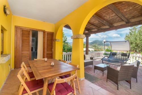 Emerald Way - San Teodoro Garden And Terrace