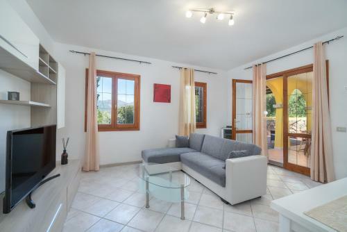Emerald Way - San Teodoro Garden And Terrace
