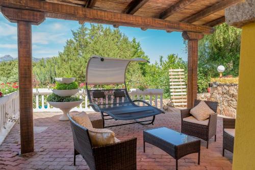 Emerald Way - San Teodoro Garden And Terrace