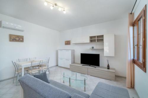 Emerald Way - San Teodoro Garden And Terrace